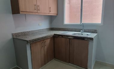 Alquiler de casa en Urbanización La Perla, 4 dormitorios.
