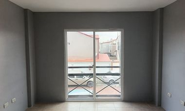 Alquiler de casa en Urbanización La Perla, 4 dormitorios.