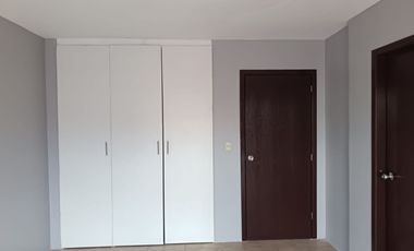 Alquiler de casa en Urbanización La Perla, 4 dormitorios.