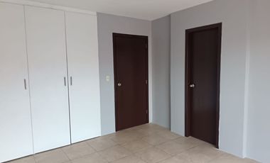 Alquiler de casa en Urbanización La Perla, 4 dormitorios.