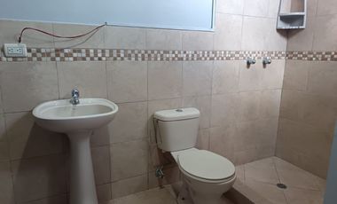 Alquiler de casa en Urbanización La Perla, 4 dormitorios.