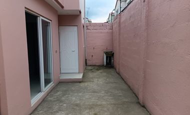 Alquiler de casa en Urbanización La Perla, 4 dormitorios.
