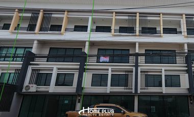 ทาวน์โฮม 3 ชั้นครึ่ง ถนนลำลูกกาคลอง3 ใกล้โรงพยาบาลสินแพทย์