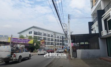 ทาวน์โฮม 3 ชั้นครึ่ง ถนนลำลูกกาคลอง3 ใกล้โรงพยาบาลสินแพทย์