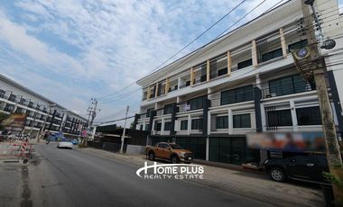 ทาวน์โฮม 3 ชั้นครึ่ง ถนนลำลูกกาคลอง3 ใกล้โรงพยาบาลสินแพทย์