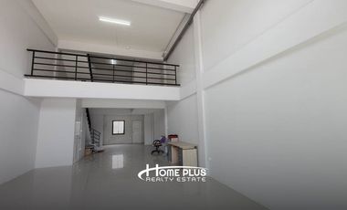 ทาวน์โฮม 3 ชั้นครึ่ง ถนนลำลูกกาคลอง3 ใกล้โรงพยาบาลสินแพทย์