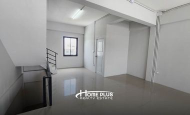 ทาวน์โฮม 3 ชั้นครึ่ง ถนนลำลูกกาคลอง3 ใกล้โรงพยาบาลสินแพทย์