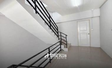 ทาวน์โฮม 3 ชั้นครึ่ง ถนนลำลูกกาคลอง3 ใกล้โรงพยาบาลสินแพทย์