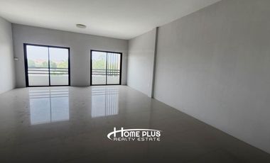ทาวน์โฮม 3 ชั้นครึ่ง ถนนลำลูกกาคลอง3 ใกล้โรงพยาบาลสินแพทย์