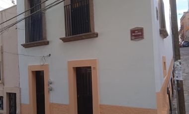 CASA EN VENTA CON LOCAL COMERCIAL EN CENTRO HISTORICO DE ZACATECAS