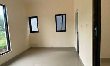 Rumah Nrml Ciwaruga Cigugur Girang, Baru, 2 LANTAI di Sayap Geger Kalong, Bandung Utara, Jual Dijual