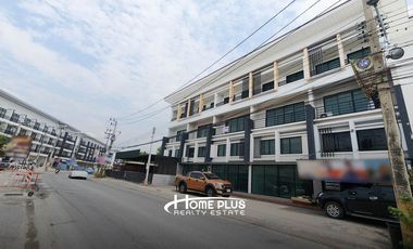 ทาวน์โฮม 3 ชั้นครึ่ง ถนนลำลูกกาคลอง3 ใกล้โรงพยาบาลสินแพทย์