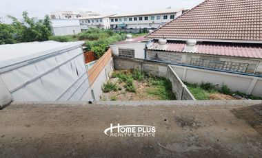 ทาวน์โฮม 3 ชั้นครึ่ง ถนนลำลูกกาคลอง3 ใกล้โรงพยาบาลสินแพทย์