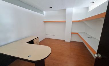 EXCELENTE EDIFICIO EN RENTA CON GRAN UBICACION, JUNTO A CIRCUITO JUAN PABLO Y A MINUTOS DE ANGELOPOLIS!!
