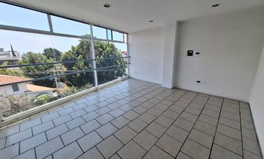 EXCELENTE EDIFICIO EN RENTA CON GRAN UBICACION, JUNTO A CIRCUITO JUAN PABLO Y A MINUTOS DE ANGELOPOLIS!!