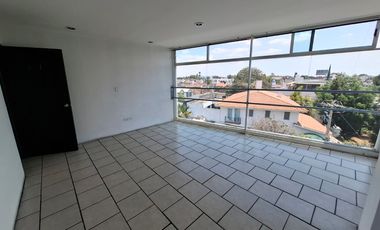 EXCELENTE EDIFICIO EN RENTA CON GRAN UBICACION, JUNTO A CIRCUITO JUAN PABLO Y A MINUTOS DE ANGELOPOLIS!!