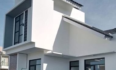 Rumah P.Liv Cihanjuang, 2/1 LANTAI di Cisasawi/Taman Cihanjuang Parongpong Bandung Barat Jual Dijual