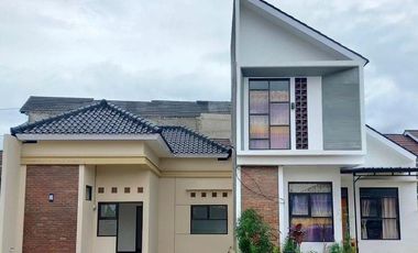 Rumah P.Liv Cihanjuang, 2/1 LANTAI di Cisasawi/Taman Cihanjuang Parongpong Bandung Barat Jual Dijual