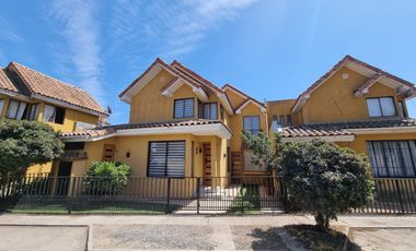 Hermosa casa en condominio cerrado 5 Dormitorios - ARRIENDO