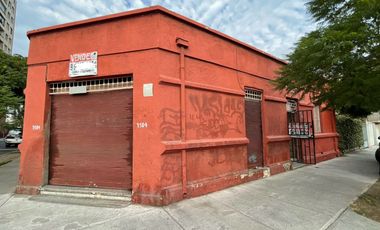 Gran casa esquina de uso comercial y/o habitacional