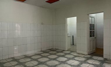 Gran casa esquina de uso comercial y/o habitacional