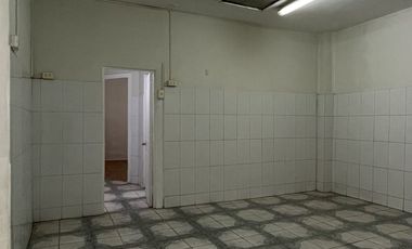 Gran casa esquina de uso comercial y/o habitacional