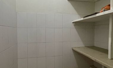 Gran casa esquina de uso comercial y/o habitacional