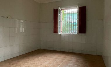 Gran casa esquina de uso comercial y/o habitacional