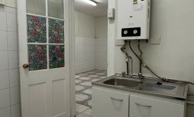 Gran casa esquina de uso comercial y/o habitacional