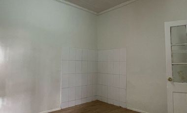 Gran casa esquina de uso comercial y/o habitacional
