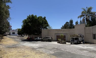 Terreno en RENTA sobre Avenida Juan Pablo II en Altozano. SW4990