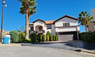 Se vende Residencia exclusiva en Rincones de San Francisco, Chihuahua- Opción a venta con muebles de línea exclusiva
