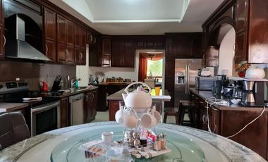 Se vende Residencia exclusiva en Rincones de San Francisco, Chihuahua- Opción a venta con muebles de línea exclusiva