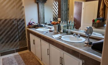 Se vende Residencia exclusiva en Rincones de San Francisco, Chihuahua- Opción a venta con muebles de línea exclusiva