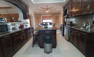 Se vende Residencia exclusiva en Rincones de San Francisco, Chihuahua- Opción a venta con muebles de línea exclusiva