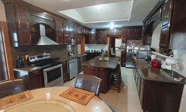 Se vende Residencia exclusiva en Rincones de San Francisco, Chihuahua- Opción a venta con muebles de línea exclusiva