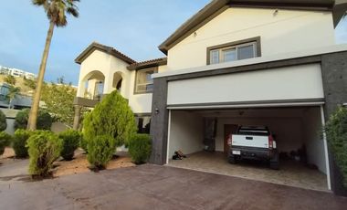 Se vende Residencia exclusiva en Rincones de San Francisco, Chihuahua- Opción a venta con muebles de línea exclusiva