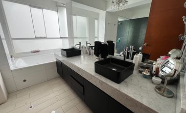 Venta Dpto. de lujo con vista panorámica al Golf Los Inkas – Terraza, cava y 3 dorms. con baño propio