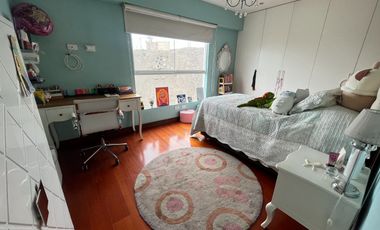 Venta Dpto. de lujo con vista panorámica al Golf Los Inkas – Terraza, cava y 3 dorms. con baño propio