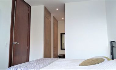 ARRIENDO SUITE 72 M2, CON ESTUDIO, PISCINA, CUMBAYÁ