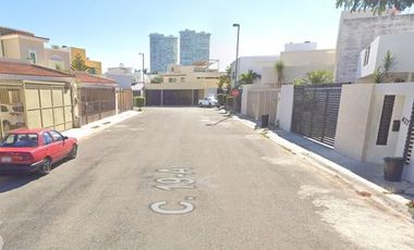 Casa en Venta. Altabrisa, Mérida, Yucatán. Remate Hipotecario.