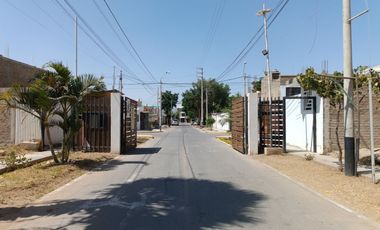 Alquiler de Casa Amoblada de 2 Pisos en Sol de Ica IV Etapa – Frente a Parque