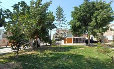 Alquiler de Casa Amoblada de 2 Pisos en Sol de Ica IV Etapa – Frente a Parque
