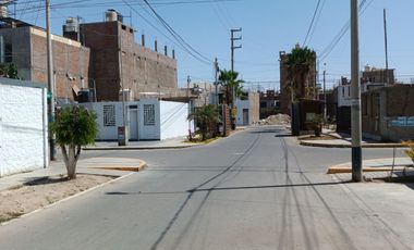 Alquiler de Casa Amoblada de 2 Pisos en Sol de Ica IV Etapa – Frente a Parque