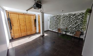 Alquiler de Casa Amoblada de 2 Pisos en Sol de Ica IV Etapa – Frente a Parque