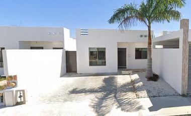Casa en Venta. Fraccionamiento las Américas 2, Mérida, Yucatán. Remate Hipotecario.