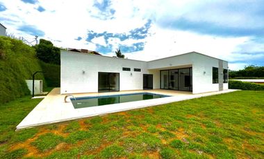 Casa Campestre en Venta, Condominio las Marias - via cerritos la Virginia