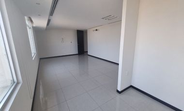 RENTO OFICINA AMPLIA CERCA DE PLAZA AMERICAS