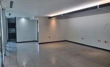RENTO OFICINA AMPLIA CERCA DE PLAZA AMERICAS