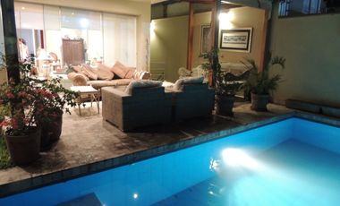 Venta excelente casa en Las Lagunas con 4 a 5 Dormitorios y Suite Privada con Acceso Independiente, Terraza, Piscina y BBQ